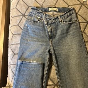 Abercrombie & Fitch 90’s straight ultra high rise- size 23/00 regular